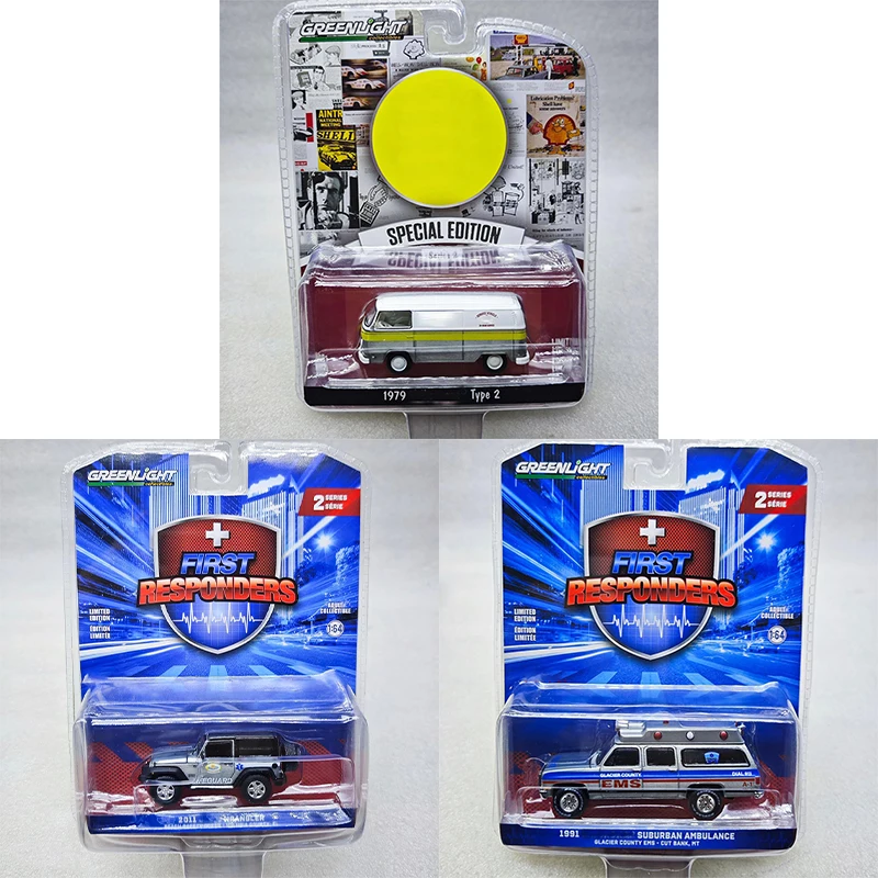 Greenlight 1:64 T2 Van Wrangler Ambulance Retro Varnish Plating Series Alloy Die Casting Model Collect Ornaments