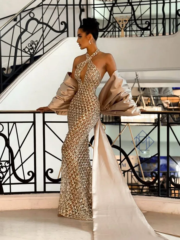 Impresionante vestido largo halter adornado con cristales: vestido transparente sexy con escote en V profundo para un vestido de fiesta de noche glamoroso