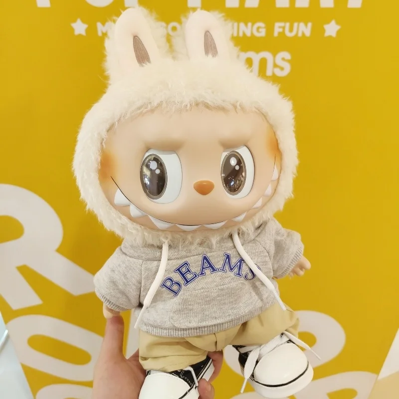 Nuovo Adatto Per 38 cm Labubu Vestiti 38 cm Abbigliamento Per Bambole Originale Felpa Con Cappuccio Pantaloni Casual Sciarpa Arancione Scarpe Da Ginnastica Bianche Vestito