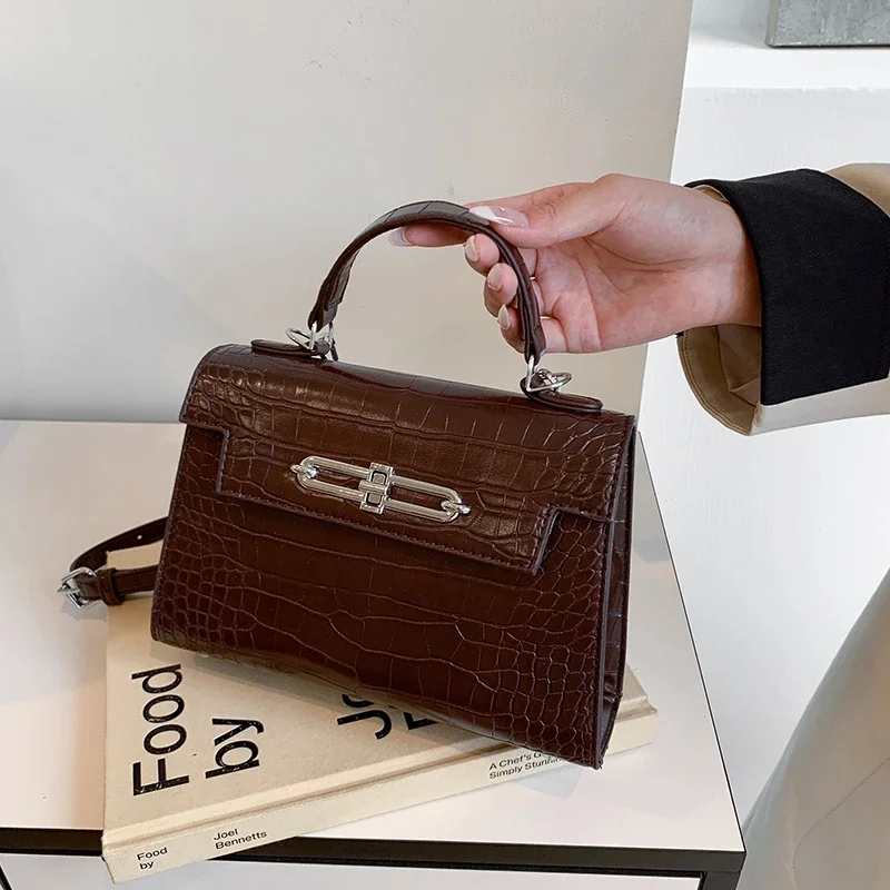 

Luxury Minimalist Party Clutch Elegant Retro Design With High-End Letter Logo And Leather Finish