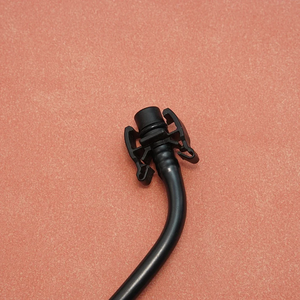 31657960 Car Cooling And Heat Dissipation Water Tank Drain Hose Radiator Connecting Water Pipe For Volvo V40 2013 2014 2015