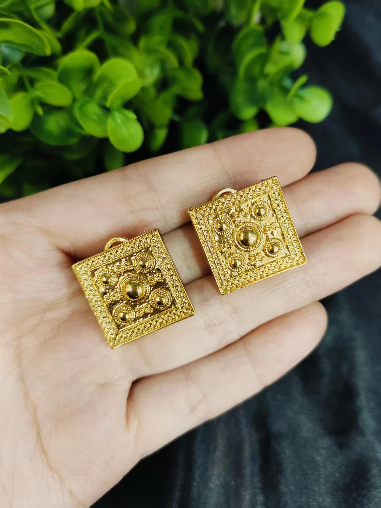 A Pair Fashion Women Square Stud Earrings for Gold Plated Dubai Africa Jewelry Party Gift Wearable in Daily Life