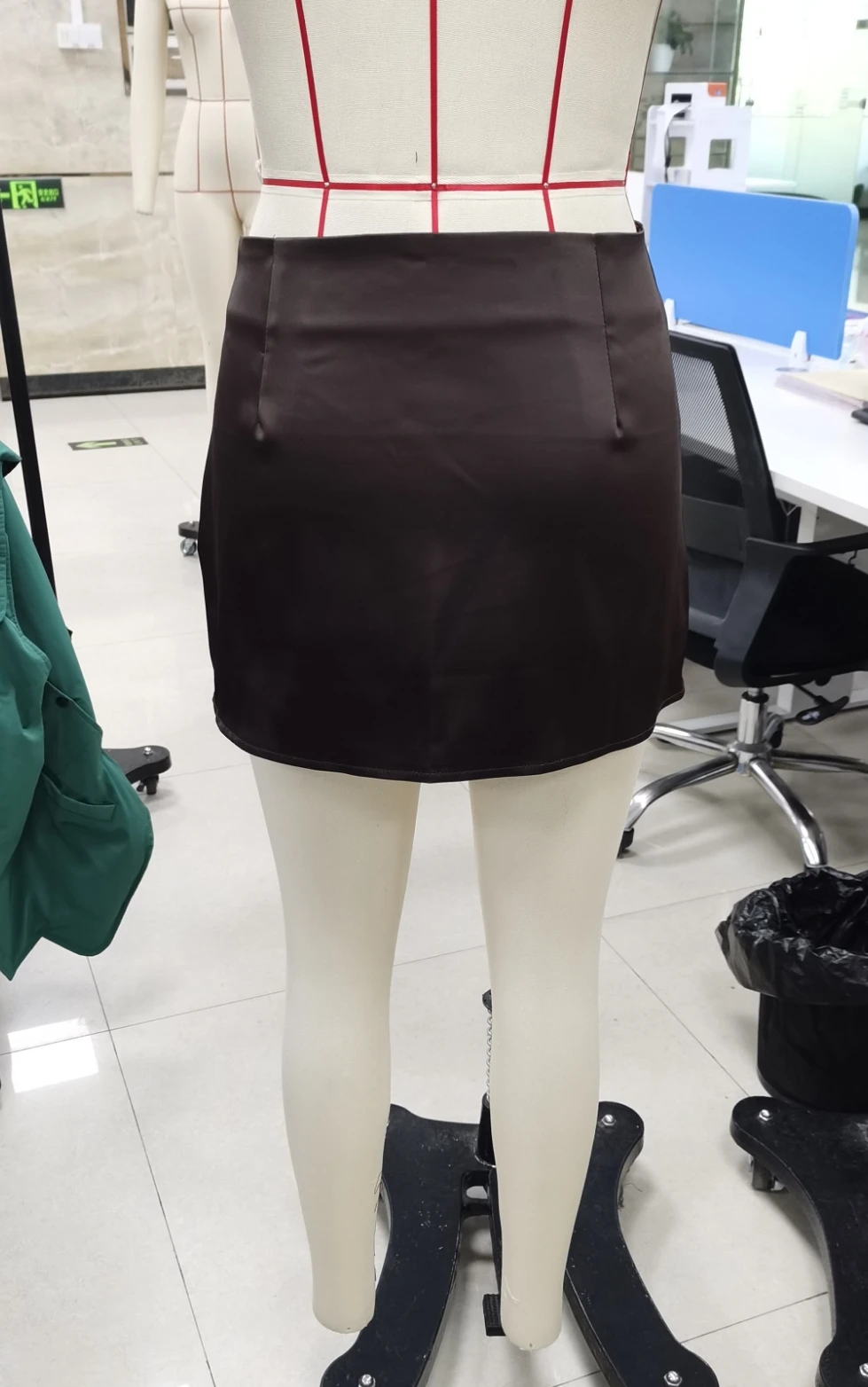 

Женская атласная юбка-карандаш, однотонная, с низкой талией, облегающая, летняя, мини-юбка для выхода в свет