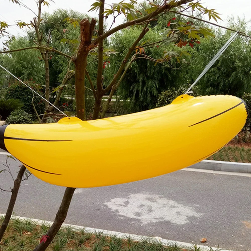 Gigantyczne nadmuchiwane banany na basen, plażę, kawalerski i wieczór panieński Pływające nowatorskie dekoracje z PVC na uroczystości