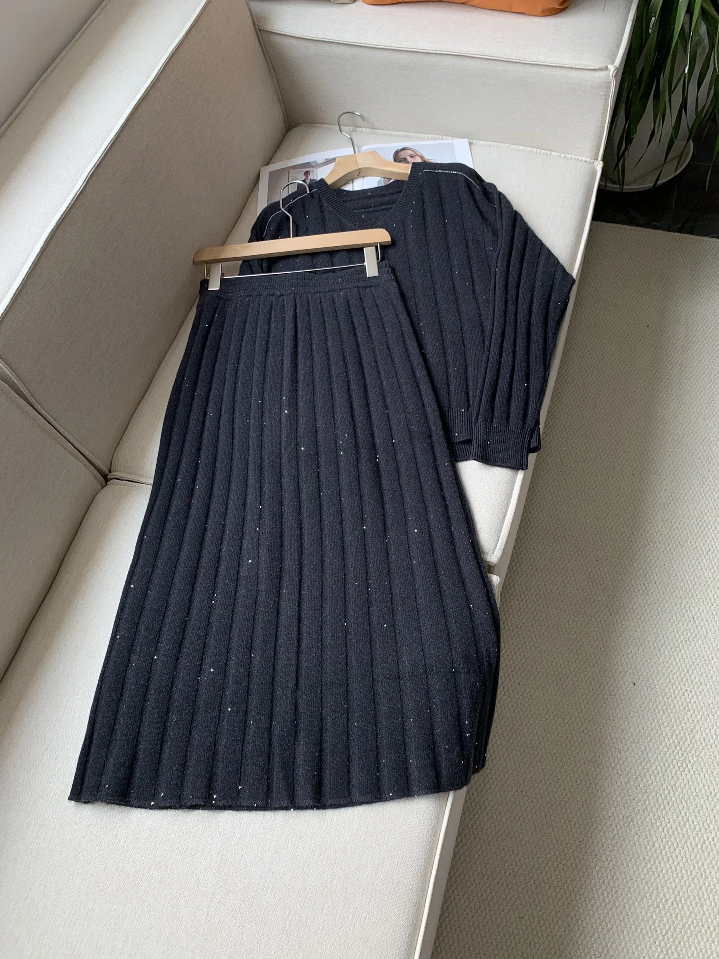 New Autumn And Winter Pure Cashmere Women\'S V-Neck Casual Vertical Stripe Pullover Sweater High Waist Skirt Suit