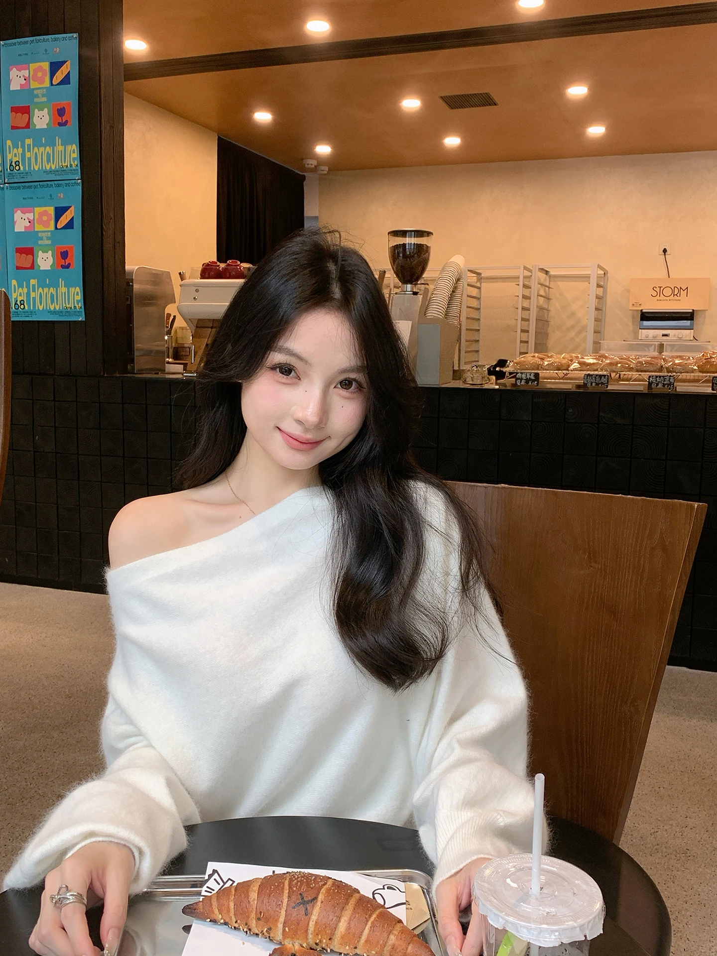 

White Shoulder-baring Mixed Wool Sweater Women's Outerwear Loose Fit Autumn Winter New Style Lazy High-end Feeling Top