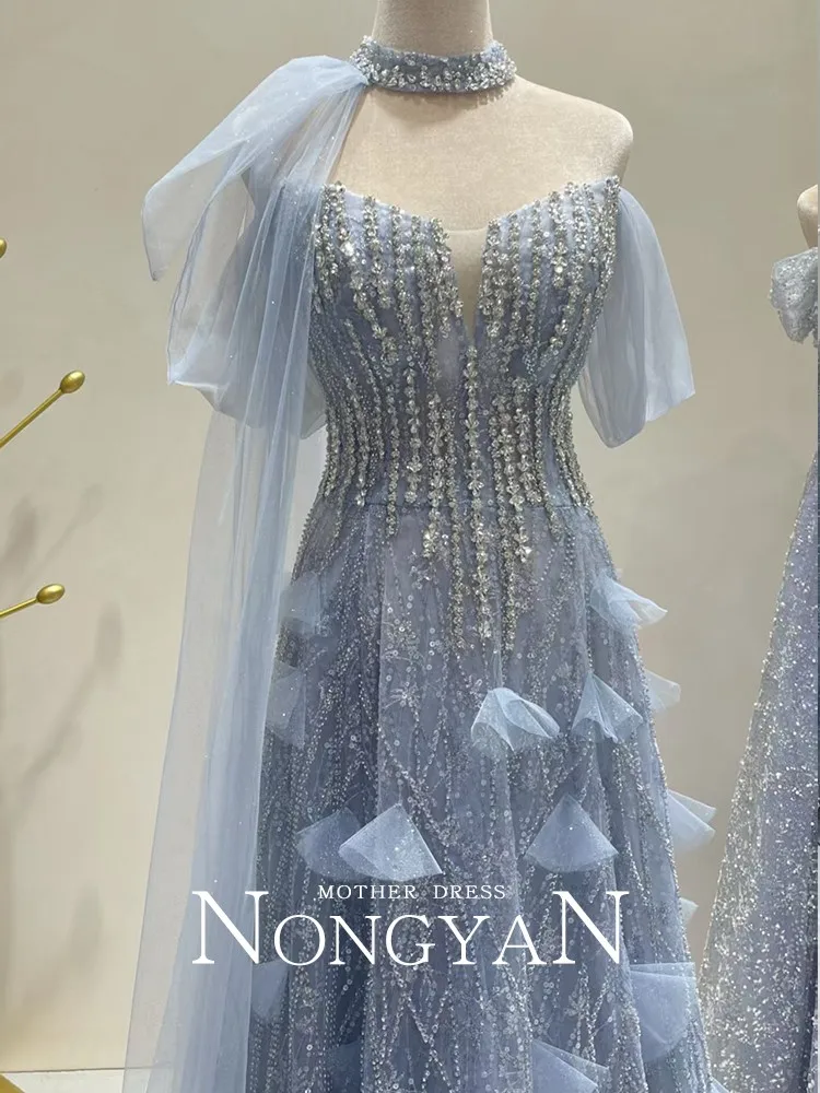 Een nieuwe niche- en lichte luxe verjaardagsjurk voor de gastheer van afstudeervoorstellingen