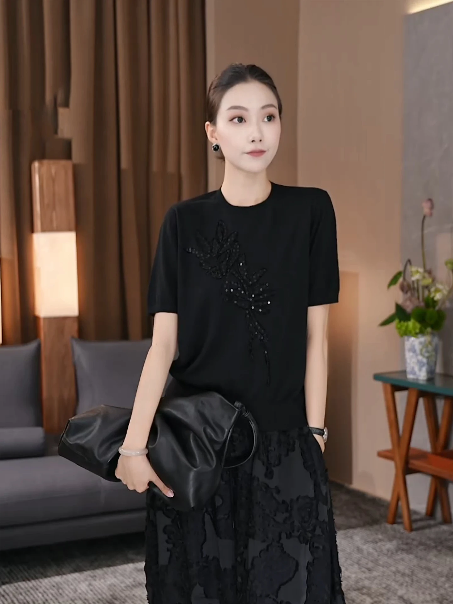 

Женская футболка Slim Fit из чистого хлопка с коротким рукавом, новинка ранней осени, с изысканным дизайном, модная, черная, высокое качество.