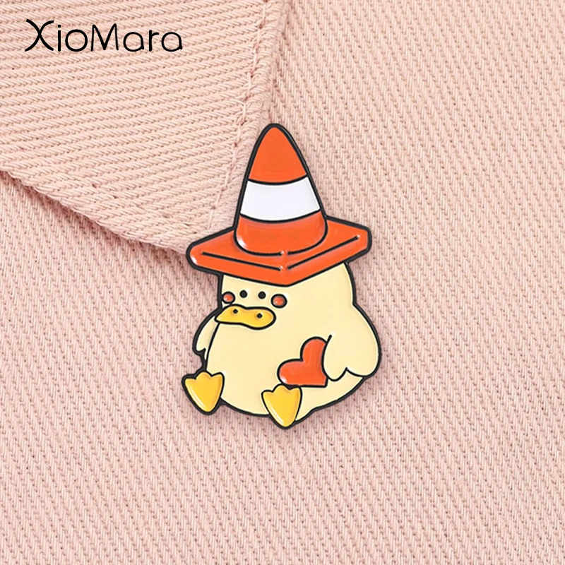 Funny Duck Wearing Orange Traffic Cone Enamel Pin Holding Red Heart Duck Cute Animal Brooch Lapel Badge Jewelry Gift for Friends