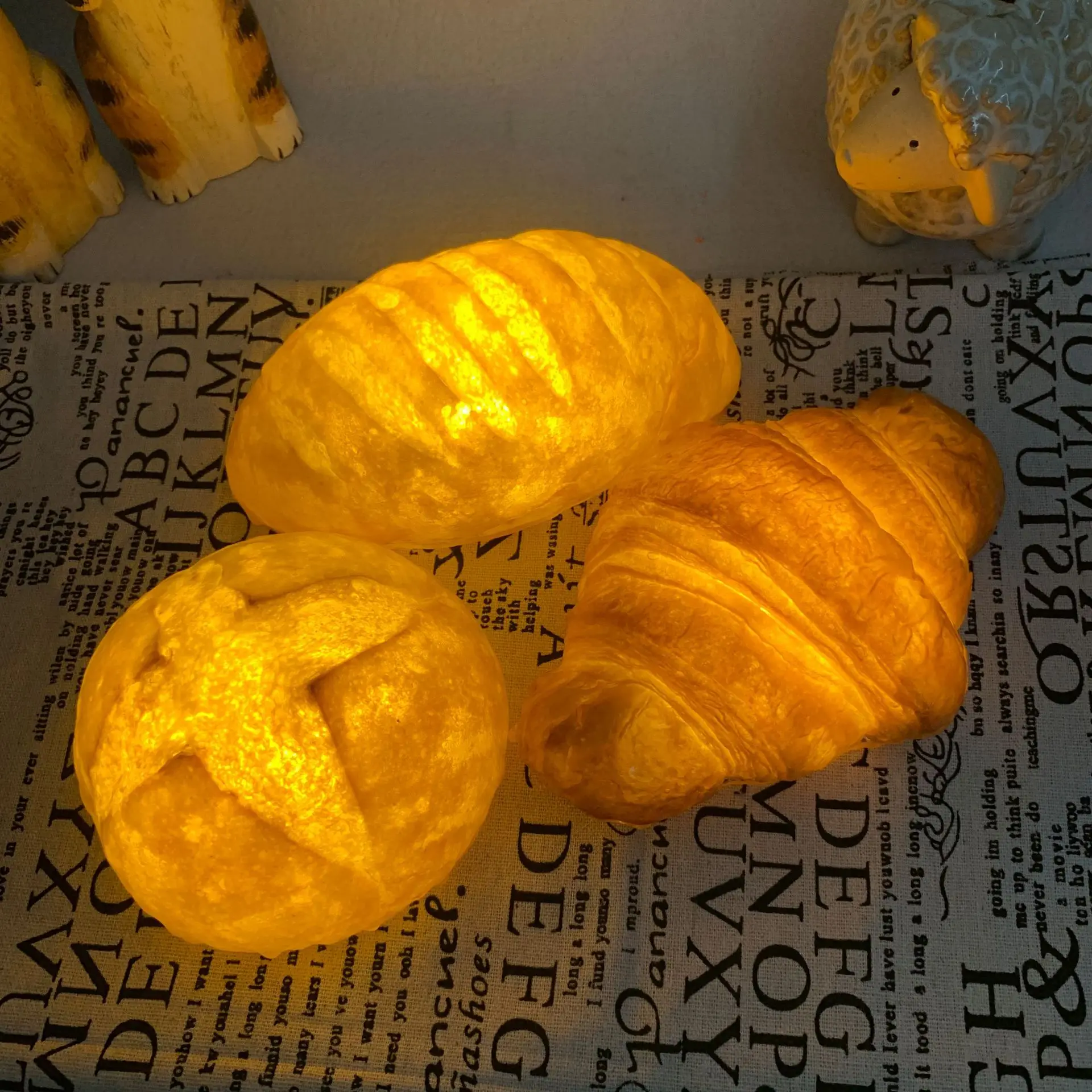 Artifical Croissant Bread Light Atmosphere Lamp LED Bread Lamp LED Night Light Cake Shop Decoration Great Gift