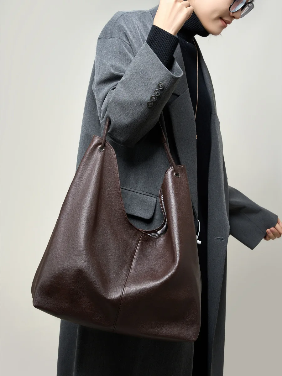

2025 new vegetable tanned cowhide popular large capacity textured tote bag versatile one shoulder class underarm commuting bag