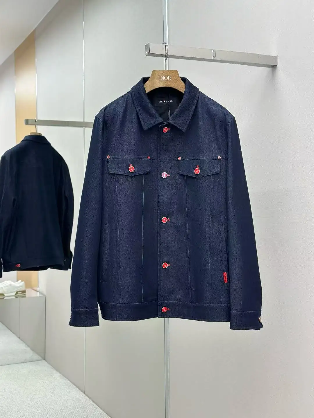 

Kiton Spring New Sle Men's Faionable Versatile Turn-down Collar Denim Jaet with Enamel Buttons Classic Preppy Sle