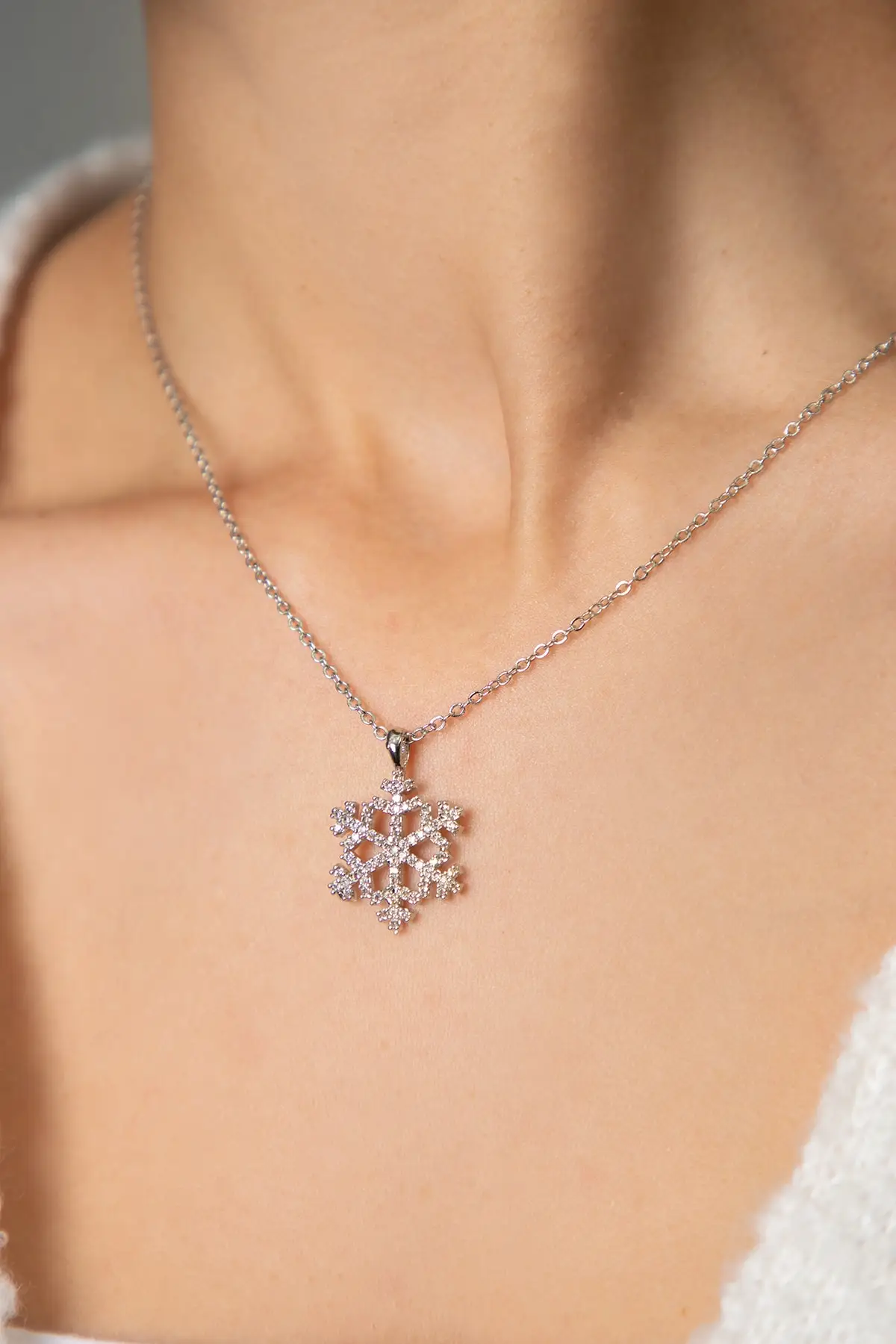 Women 14k Zircon Snowflake Pendant