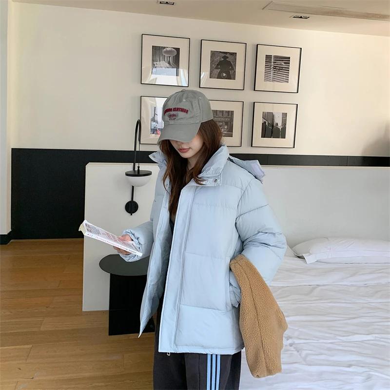Piumini invernali da donna corti 2025 nuova giacca imbottita in cotone cappotti da pane versione coreana tendenza allentata casual per studenti