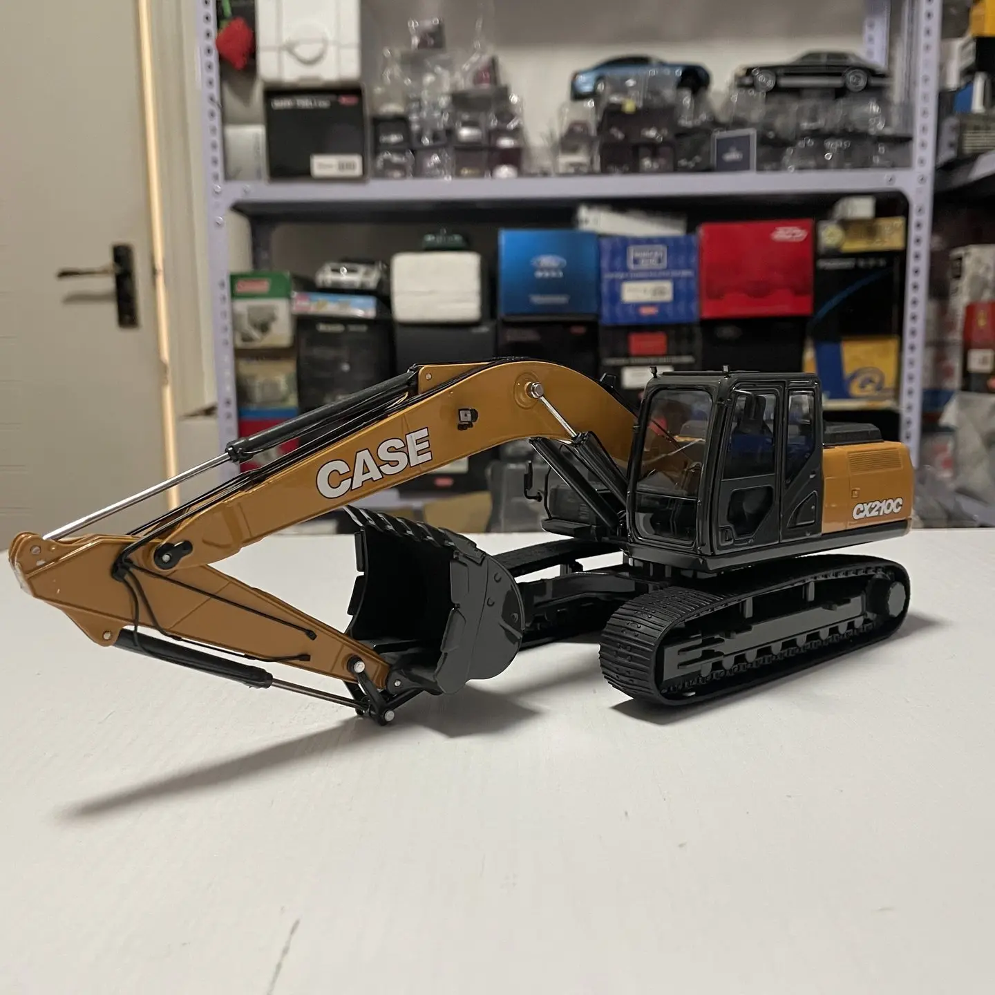 

1:32 Scale Diecast Alloy CASE CX210C Crawler Excavator Toys Cars Model Classics Nostalgia Adult Gifts Souvenir Static Display