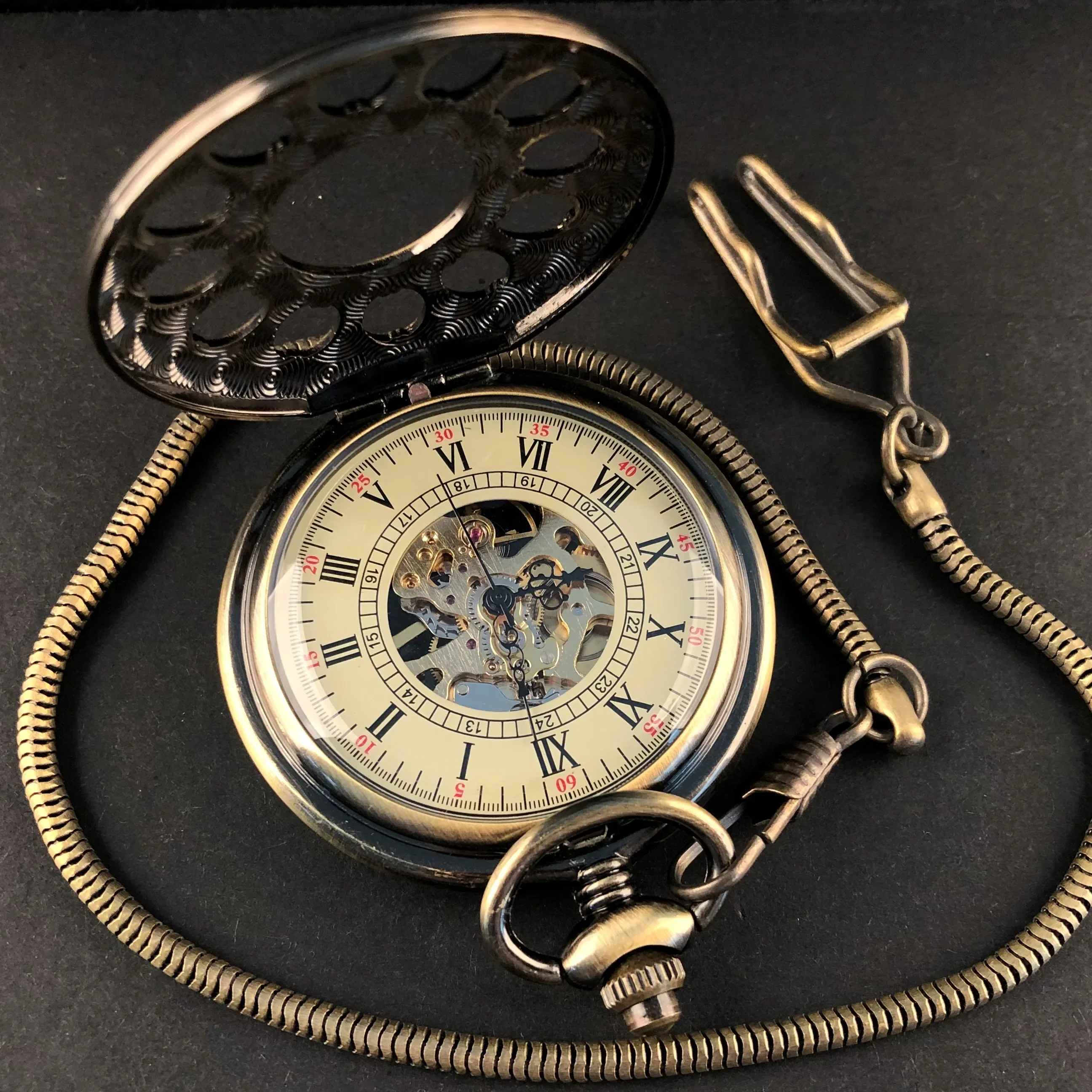 Orologio da tasca meccanico con fiore di zucca cavo in bronzo Squisito ciondolo di lusso Steampunk Orologio da tasca con catena regalo per uomo donna