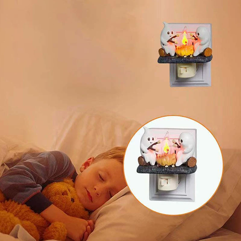 Veilleuse feu de joie fantôme avec prise américaine, lampe de feu de joie assise, décor de fête à la maison mignon, Halloween le plus récent, drôle, 2024