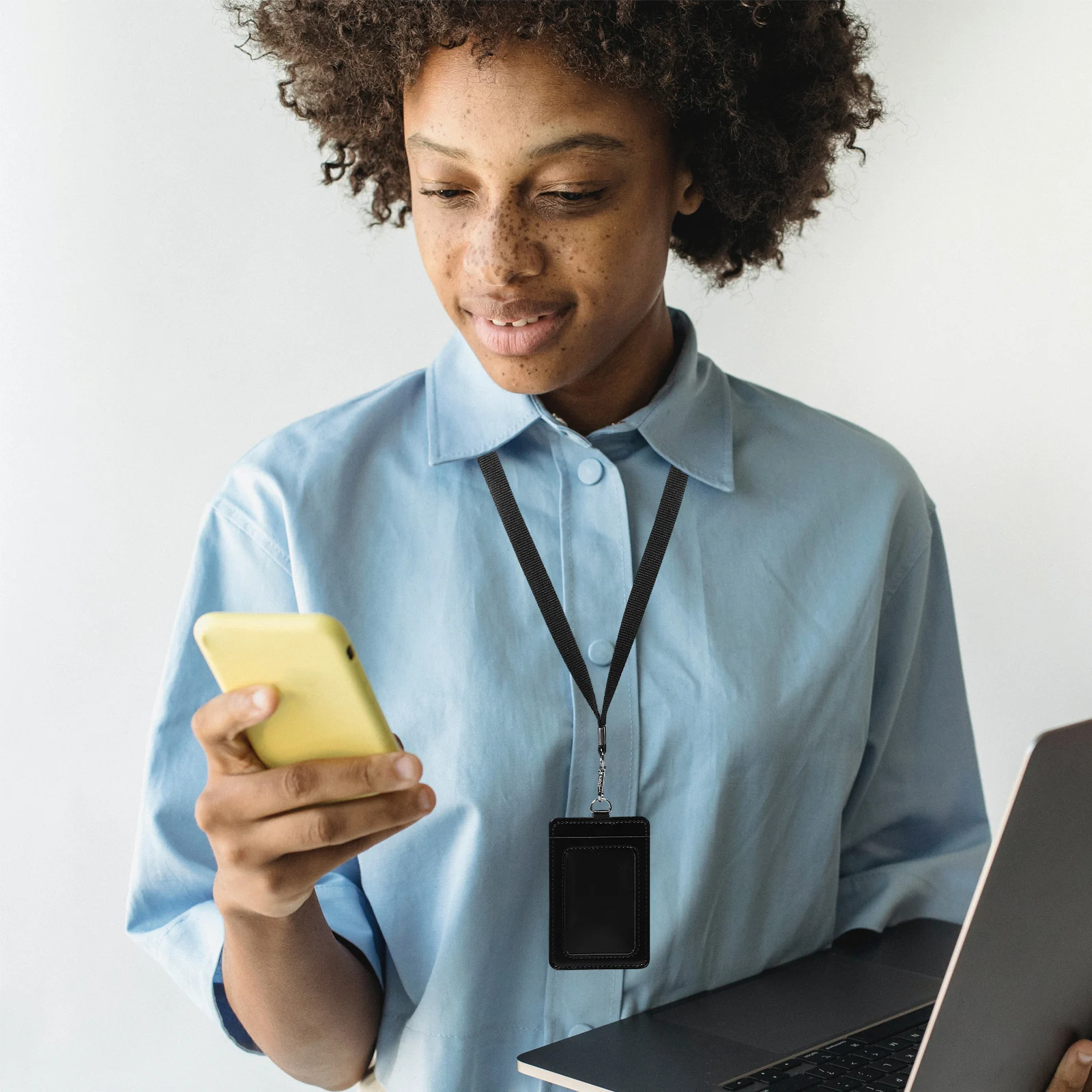 حافظة شارة PU ممتازة لحامل الهوية العمودية مع نافذة أمامية شفافة لحماية تمرير بطاقة العمل تتضمن قابل للفصل