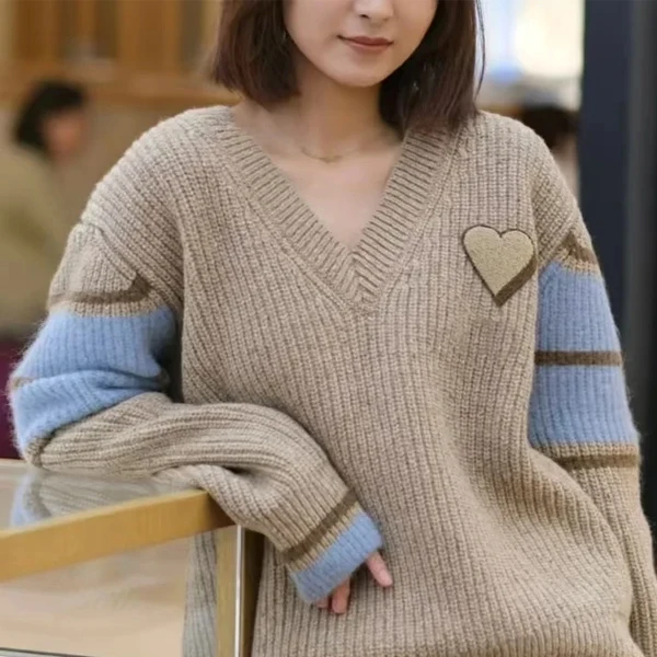 

Autumn Winter V-Neck Wool And Alpaca Knit Loose Casual Style Color Block Heart Pattern Hoodie for Women New 2025