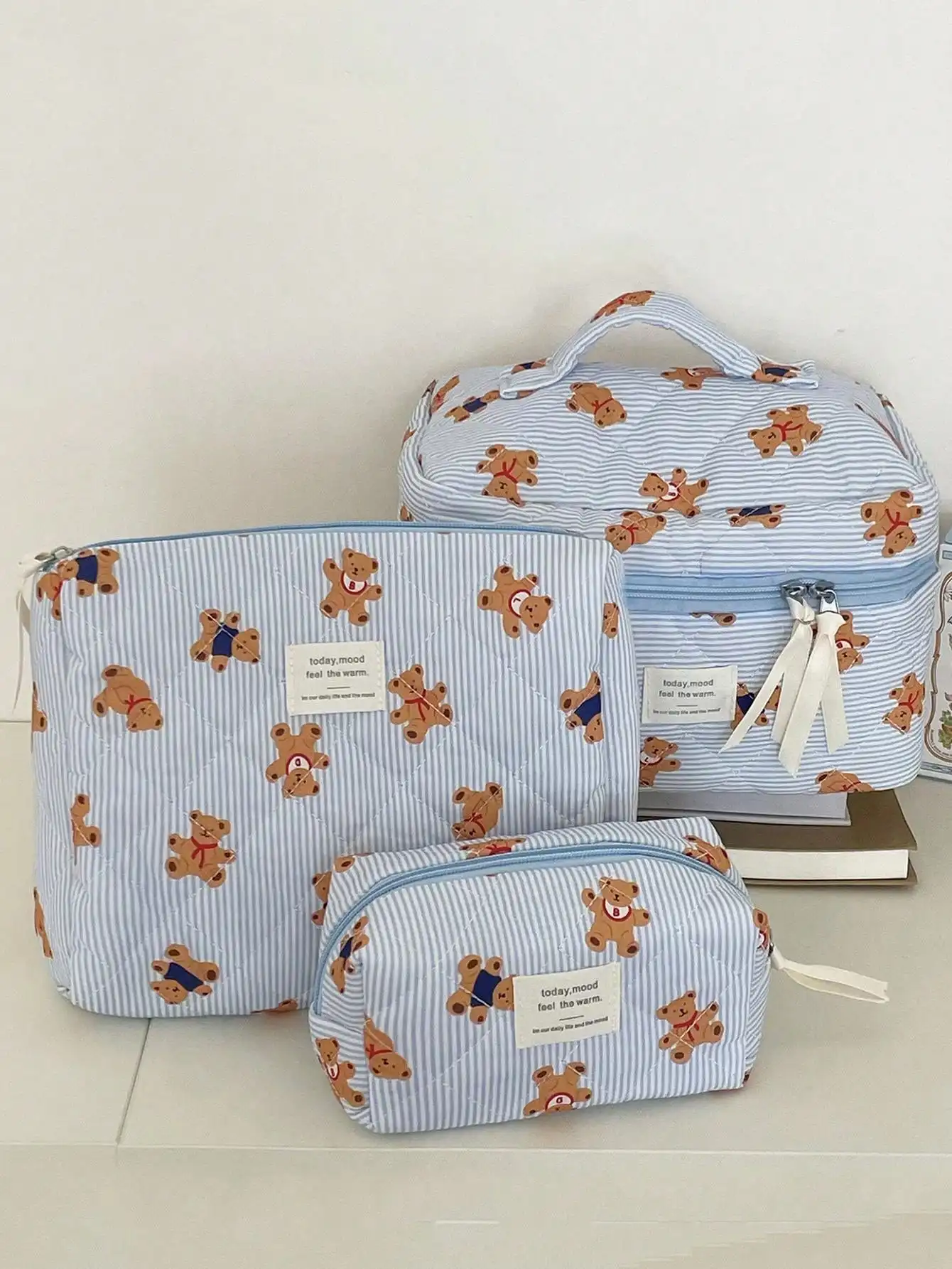 

1 piece/set of striped bear quilted makeup bag, portable storage makeup bag, cute bear makeup bag, multifunctional makeup bag