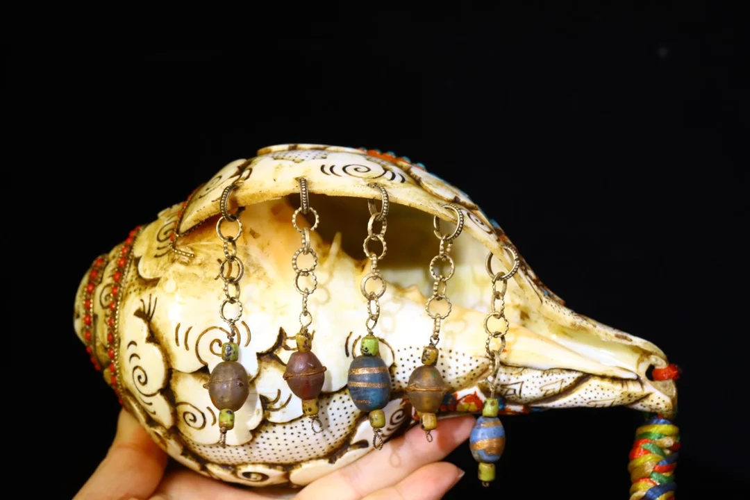 Tibetan Temple Collection Old Natural Conch Painted Mosaic Gem Vajrasattva Buddha Conch Pendant Amulet Worship Hall Town house