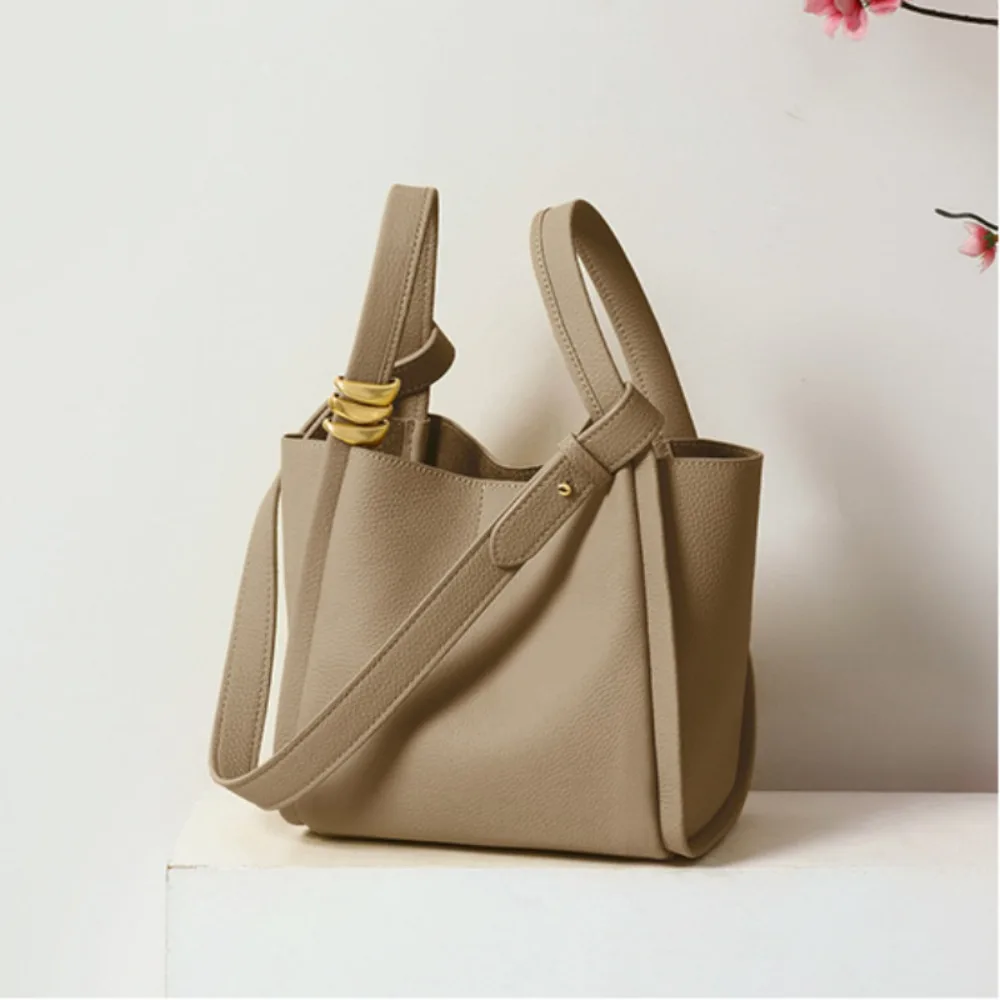 Casual All-match Latch Leather Texture Commuter Clutches Moda Personalized Elegant Bucket 2024 New Practical Dermis Shoulder Bag