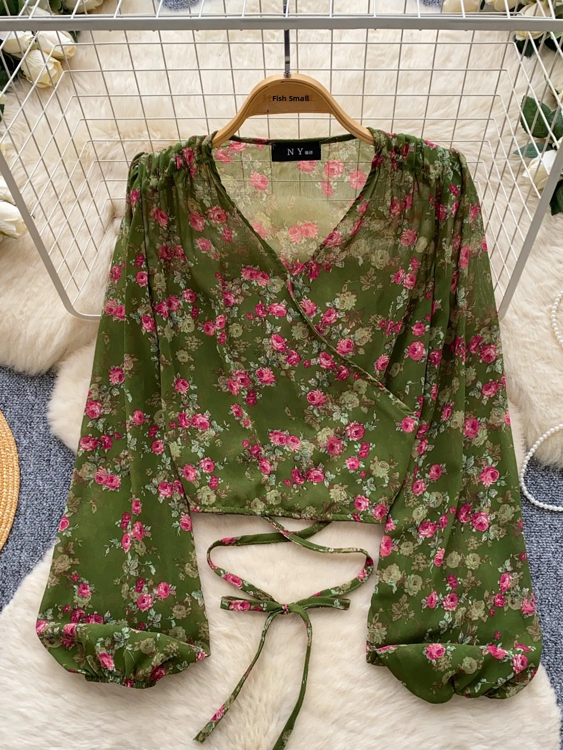 

Женская блузка в деревенском стиле с цветочным принтом, V-образным вырезом, поясом на талии и рукавами-фонариками, корейская версия, модный универсальный топ для повседневной носки