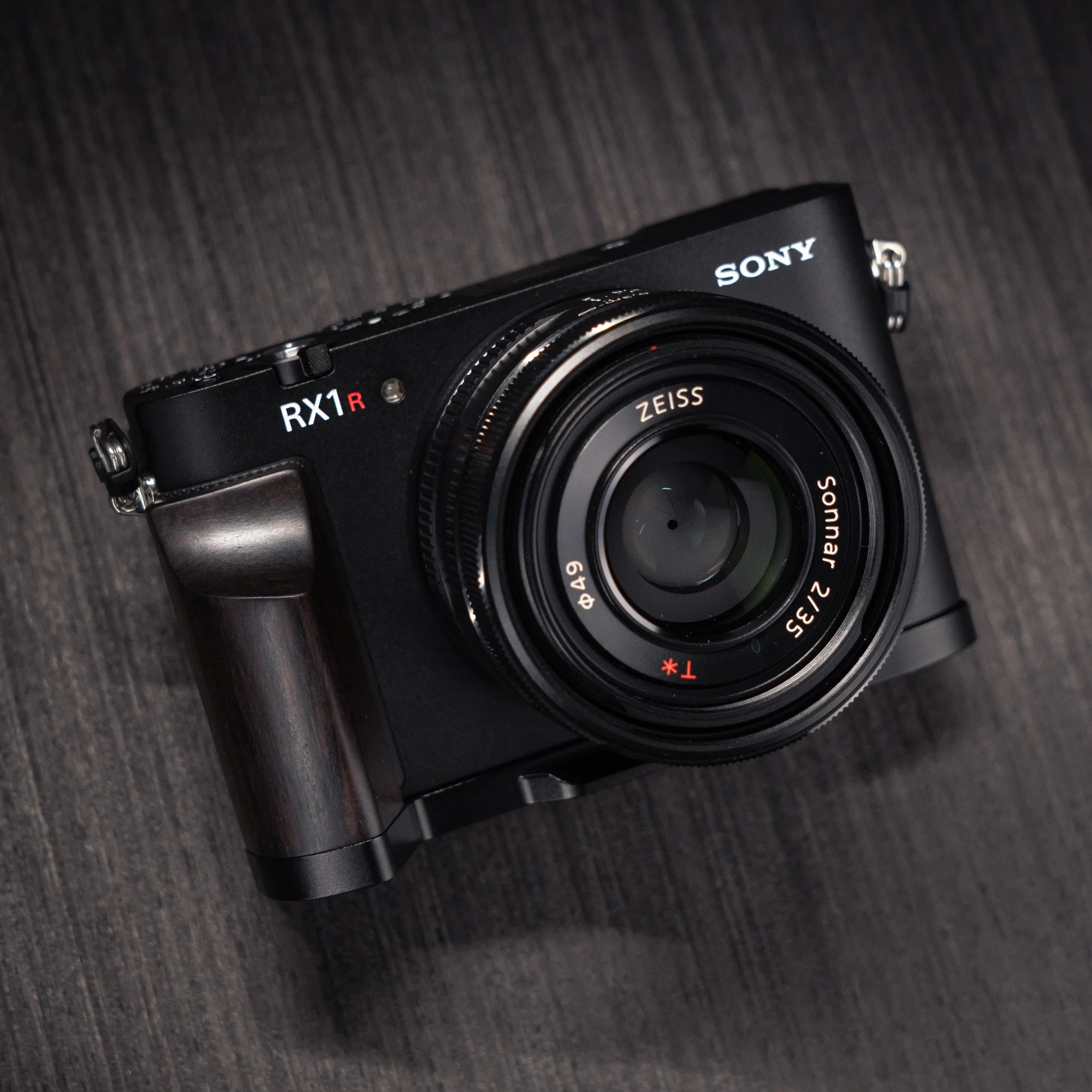 YUWOOD RX1R3 L-Shaped Mount Plate with Wooden Handle for Sony RX1RM3 Built-in Arca-Swiss Quick Release Plate