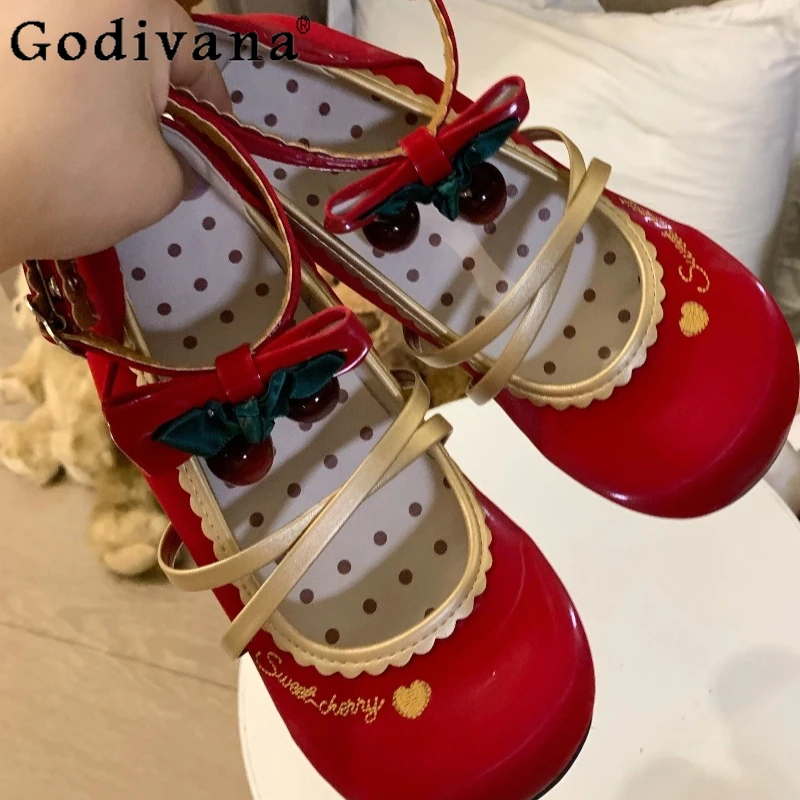 여성용 하이힐 자수 로퍼 와인 레드 다용도 달콤한 일본 스타일 신발 여성 스트랩 힐 로리타 신발