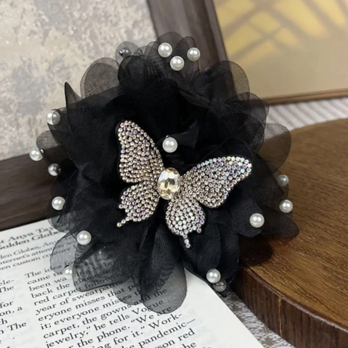 

Woman Party High End Inlaid Bead Butterfly Shark Clip Fashionable Black Versatile Hair Accessory Elegant Light Luxury Accessory