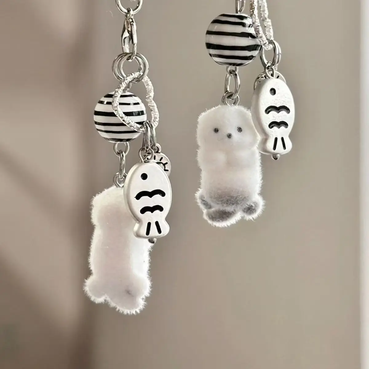 Flocking Cartoon Keychain Cute Seal Penguin Polar Bear Pendant Bag Decoration Keyring Car Key Holder Keychains Gift Fashionable