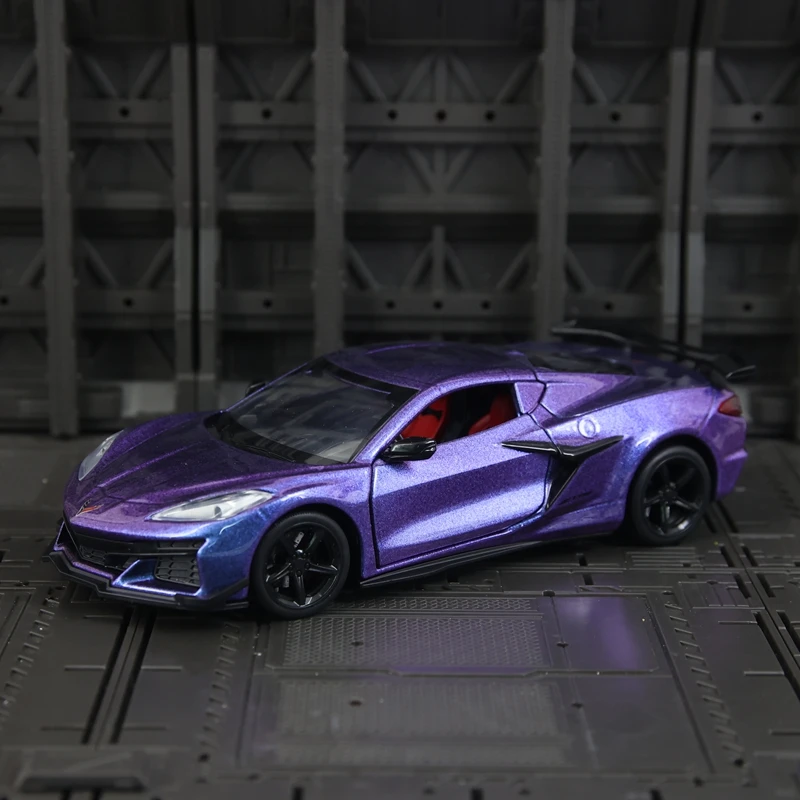 

CCA 1:24 Simulation Chevrolet Corvette Z06 Alloy Car Model, doors and trunk can be opened with sound and light racing gifts