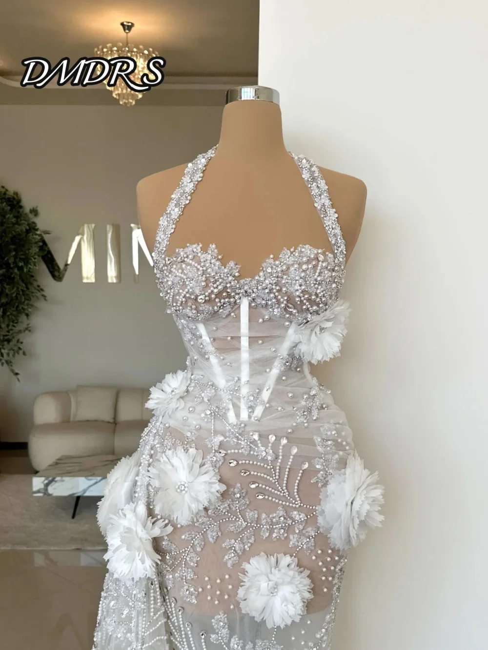 Glamouröses Brautkleid mit Blumenapplikation, luxuriöses Brautkleid mit Spaghettiträgern und Perlen, formelles A-Linien-Brautkleid in Bodenlänge