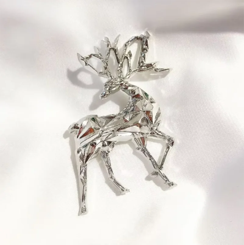 اشتري واحدة واحصل على واحدة مجانًا مائة إكسسوارات متطابقة صغيرة رائعة ذهبية عيد الميلاد الغزلان الحيوان ملابس الرجال النساء الملابس بروش