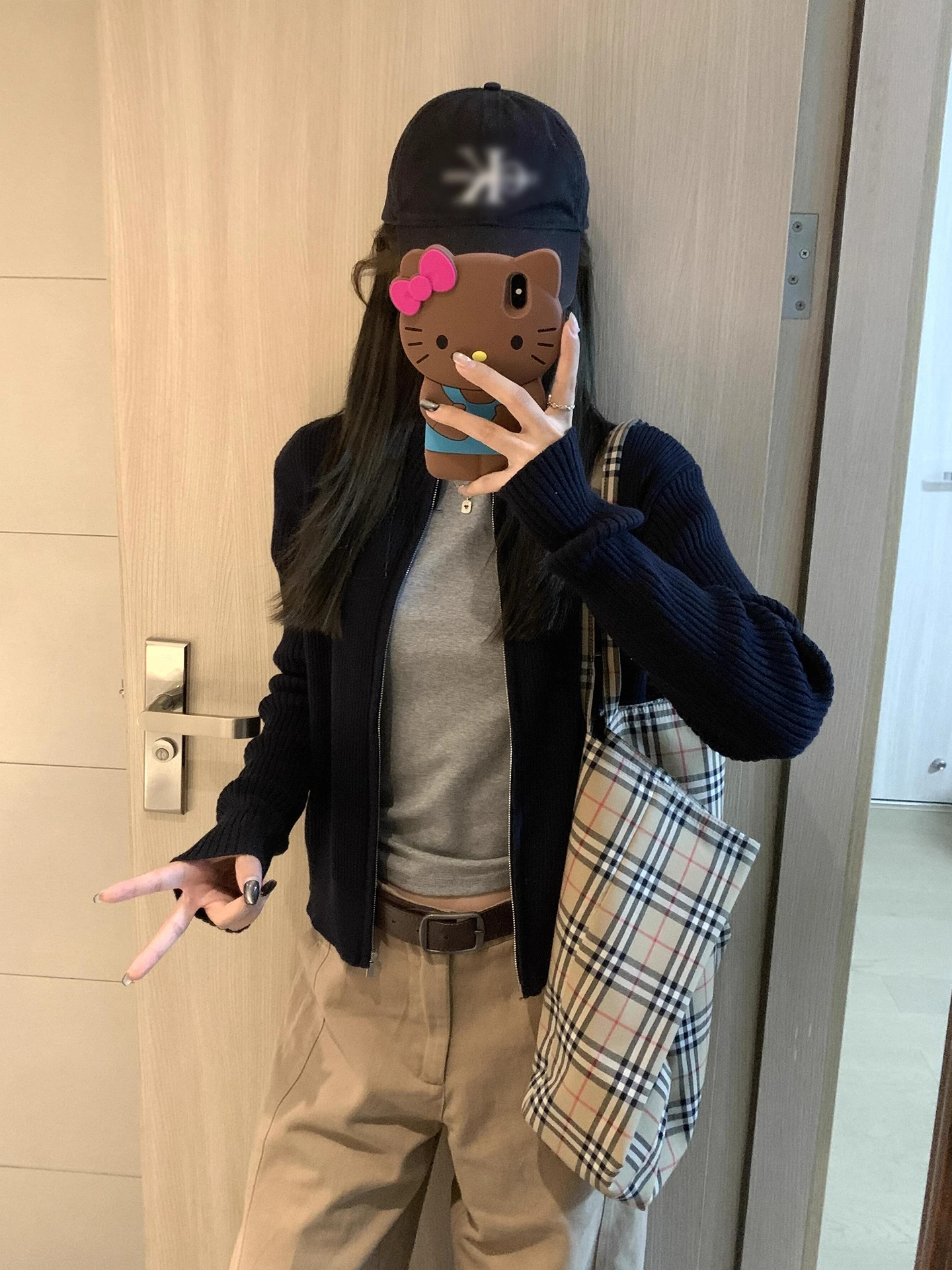 

Early Autumn Korean Style Women's Black Knitted Cardigan Jacket Short Slimming Top Commute Wind Medium Softness Long Sleeve