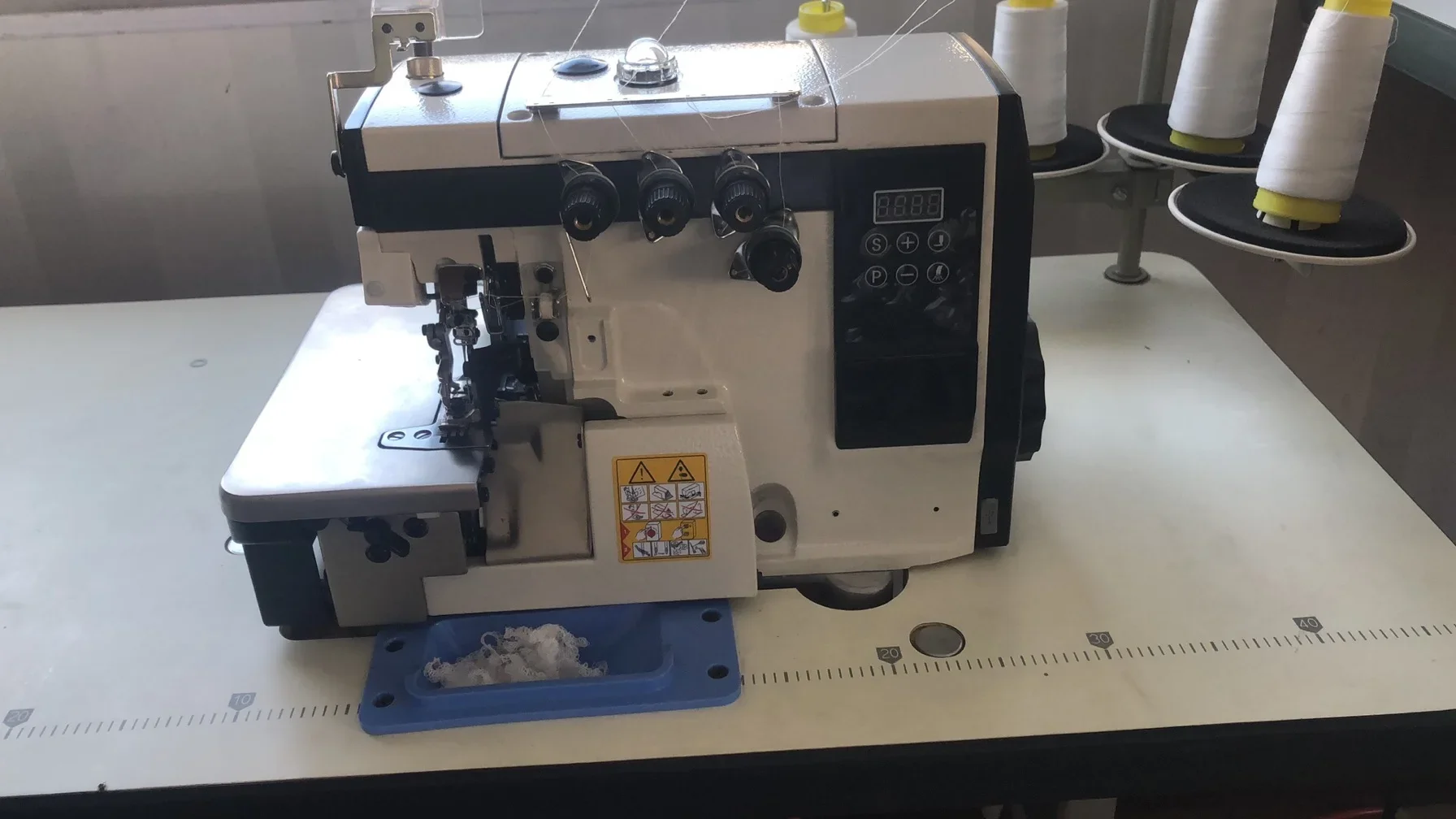 DT-V8-940-4D DOIT Direct Drive 4 Thread Overlock Sewing Machine With Supu Control Box