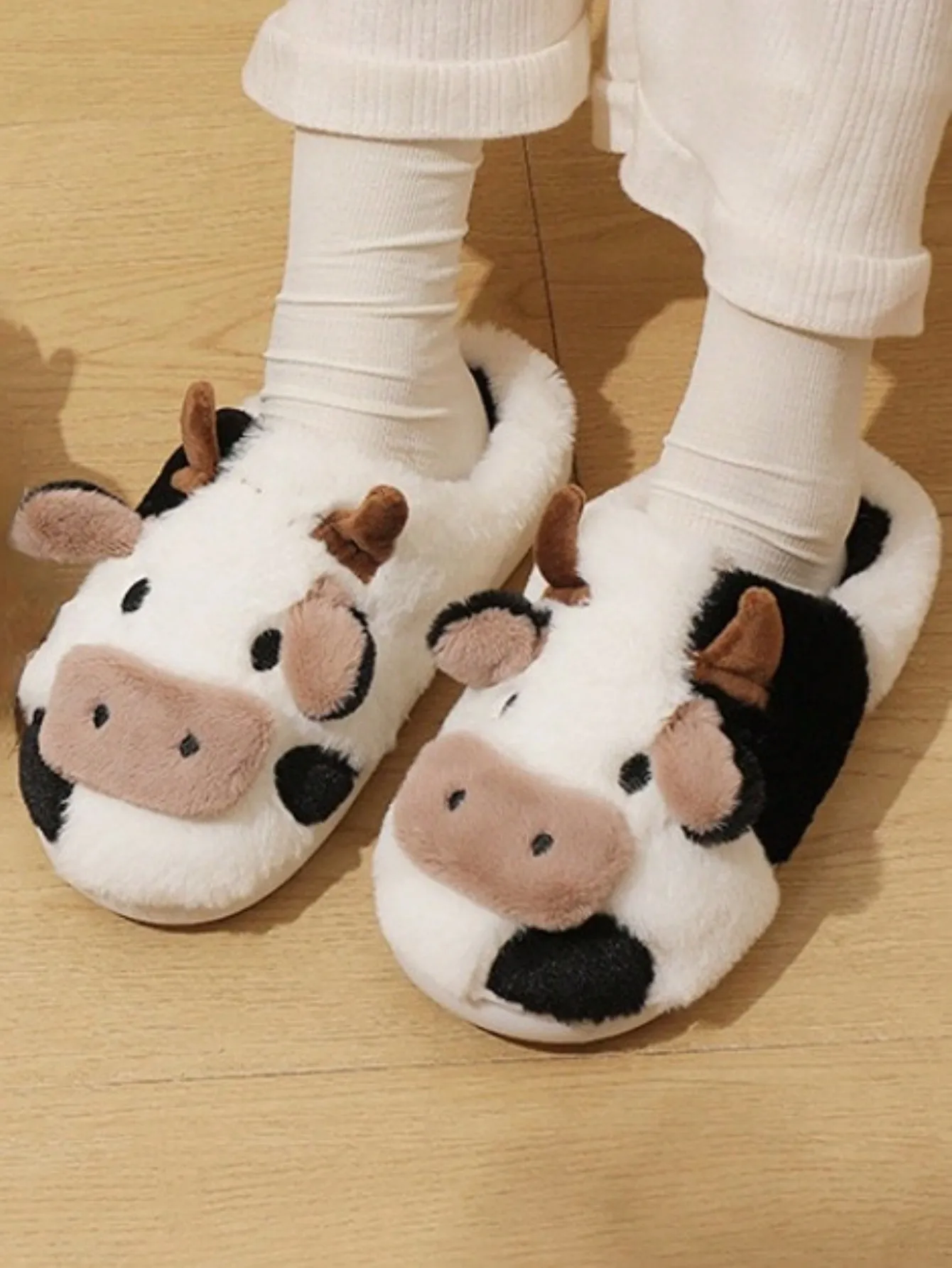 Soft and cute cow head cotton slippers for boys and girls, warm and fluffy home slippers