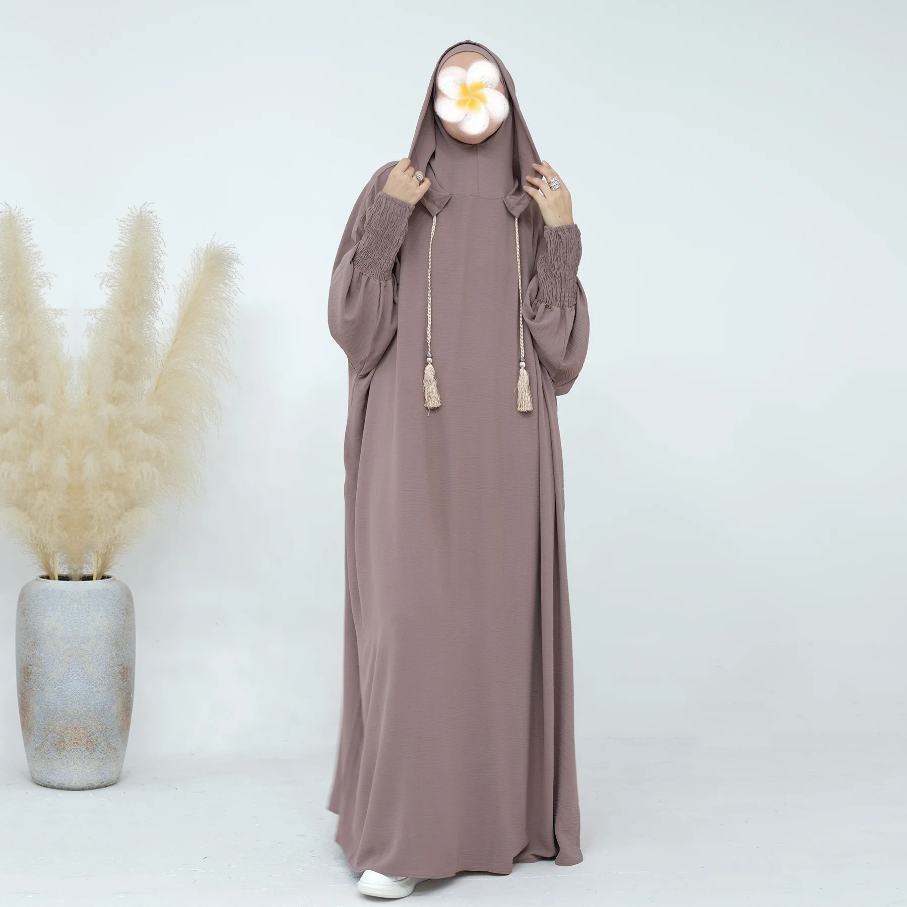 Imagem -02 - Abaya com Capuz Monocromático para Mulheres Muçulmanas Vestido com Cordão Pendão Vestuário Islâmico Vestuário de Oração Ramadã e Eid Dubai e Turquia Tamanhos Grandes