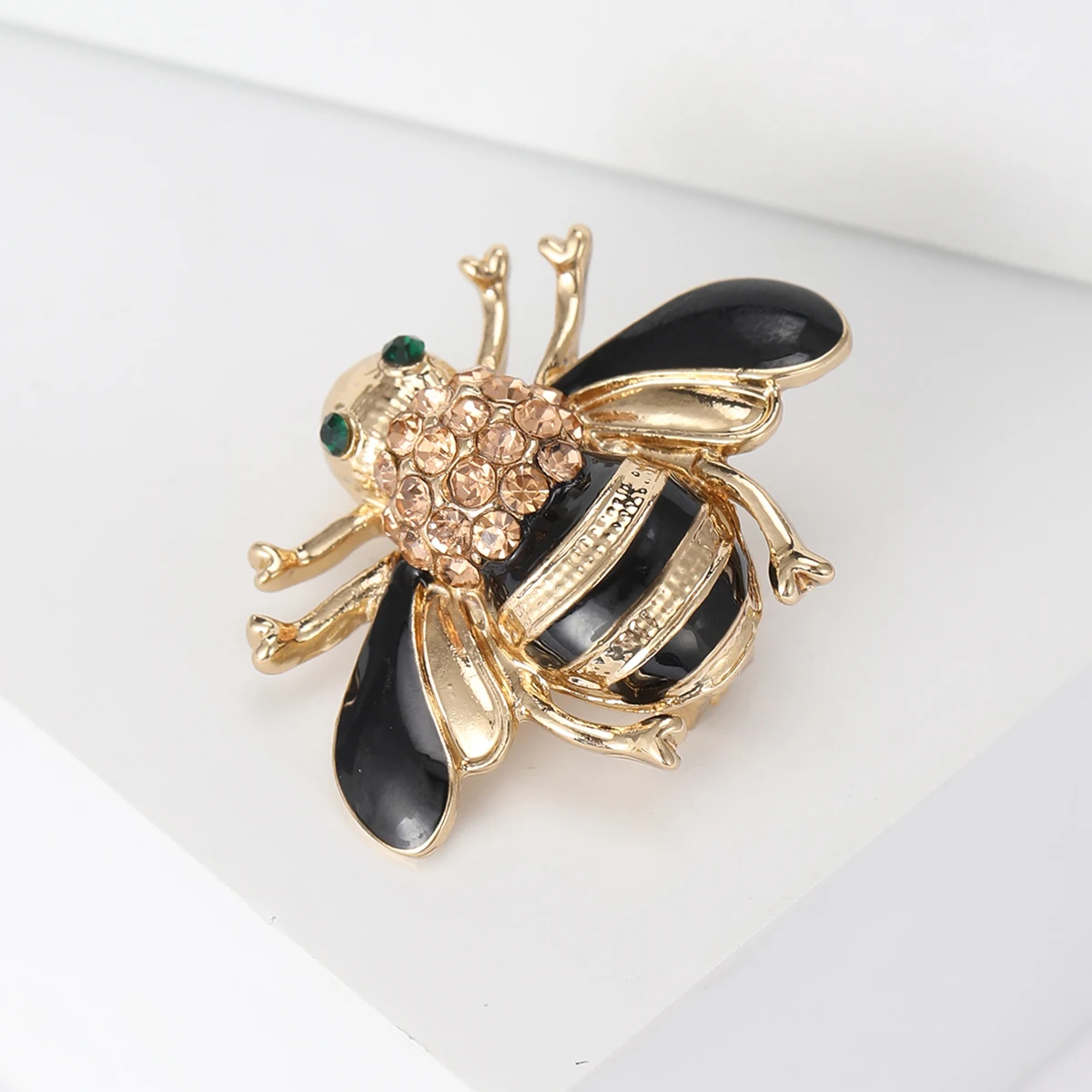 Fashion Classic Retro Oil Dripping Insect Brooch Bee Beetle Ladybug Personalized Party Holiday Pins Gifts