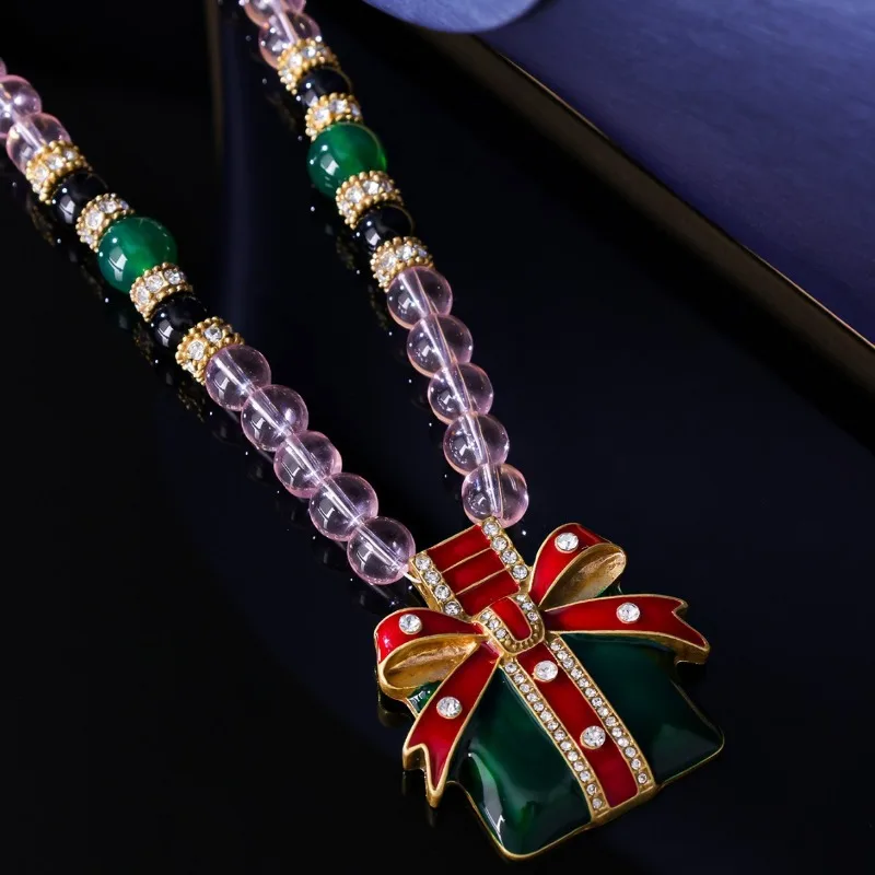 

Модное новое рождественское украшение: элегантное ожерелье из премиальной эмали с каплевидным покрытием, изящным цирконием и бусинами, в подарочной коробке.