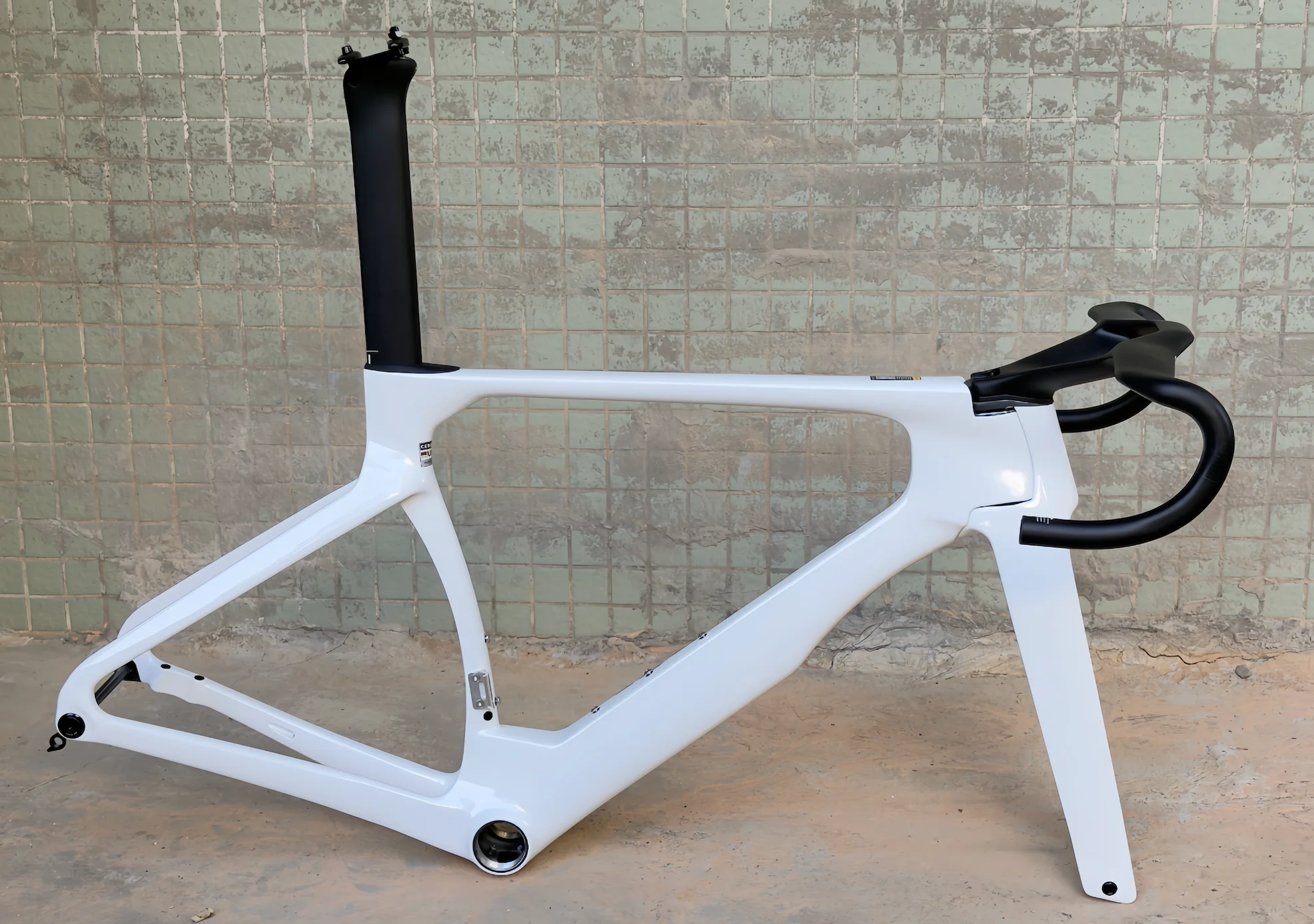 High-quality T47 frame, T1100 carbon fiber road bike frame, Sframe, customizable color options, equipped with DI2 electronic s