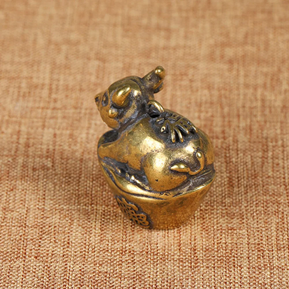 

1pc Brass Cattle Pendant Key Chain Decor Ingot Shaped Gold Adornment Gift Keychain Accessories For Friends Family