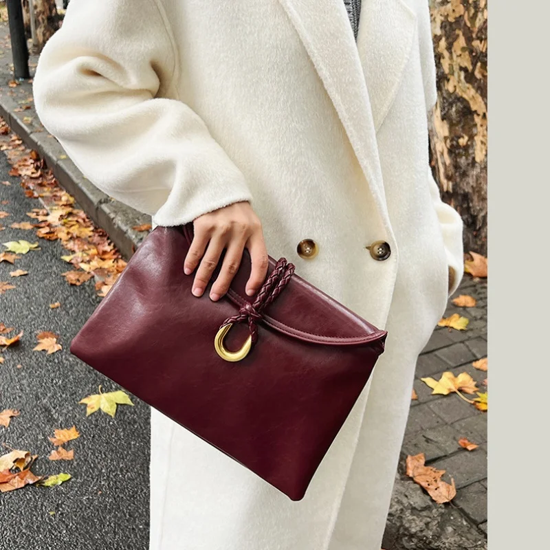 fashionable-and-retro-pu-leather-ladies'-messenger-bag-classic-french-style-shoulder-bag-simple-and-spacious-ladies'-crossbody