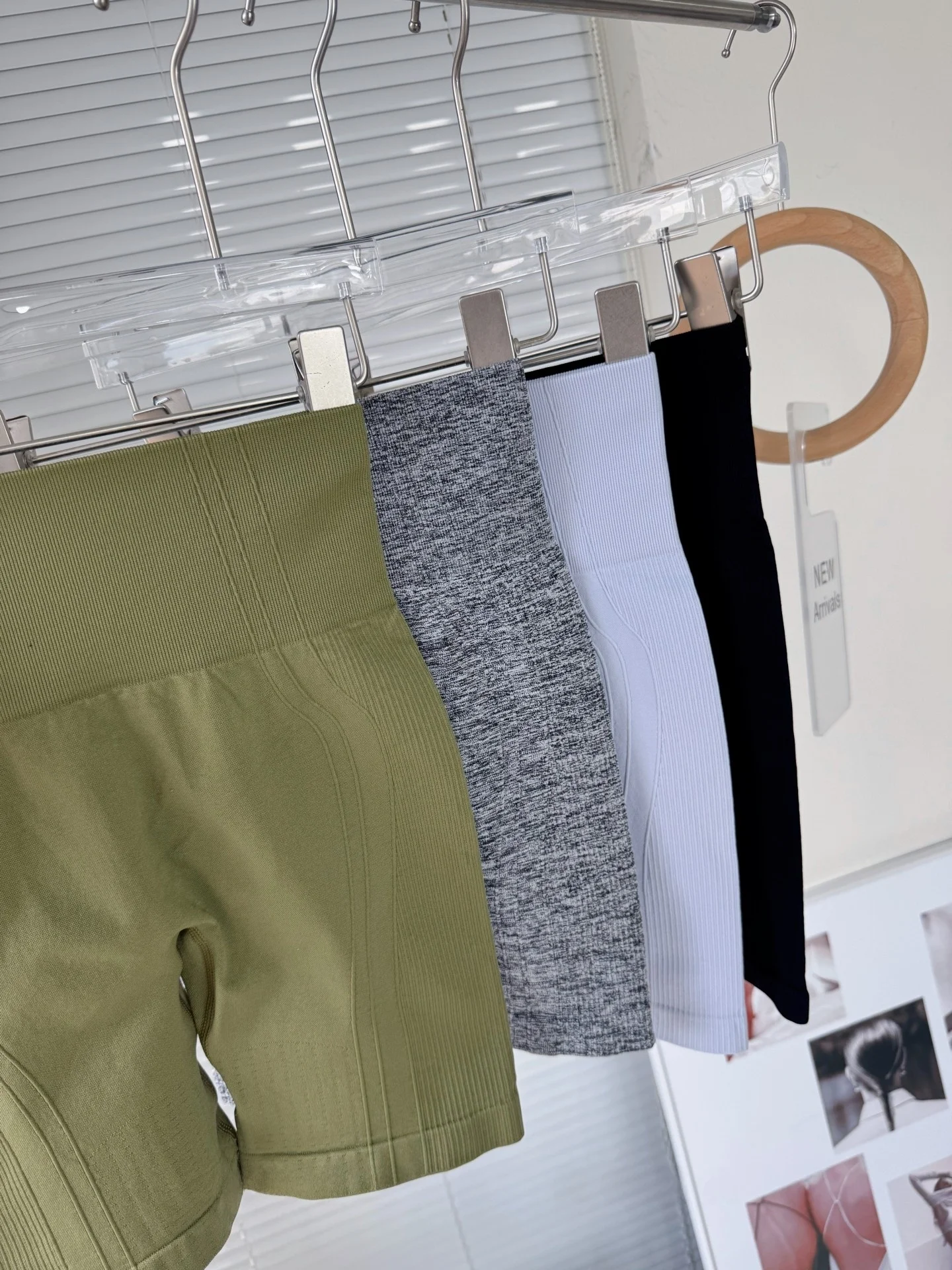 Damskie spodnie do jogi z wysokim stanem, elastyczne, długość 3/4, sportowe spodnie do połowy łydki, mieszanka nylonu i spandexu, modelujące pośladki.