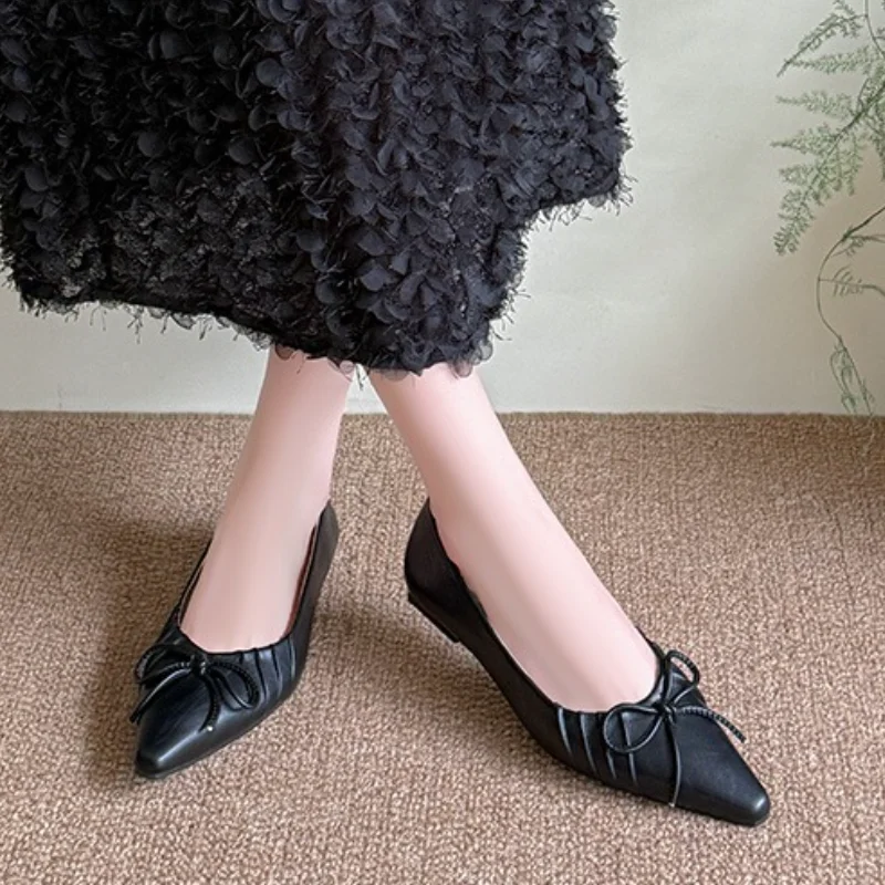 Novo 2025 moda dedo do pé apontado apartamentos femininos com sapatos macios borboleta-nó feminino deslizamento em calçados rasos senhoras sapatos planos