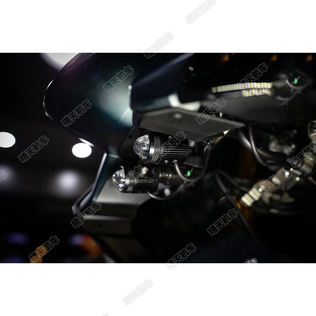 2022 ياماها TMAX560 يمكن مطابقة دعامة مصباح الضباب المعدلة مع أضواء Ant-Man