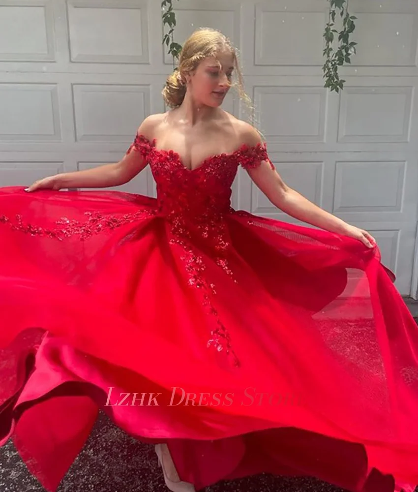 Abito da sera personalizzato con applicazioni a trapezio in organza squisita con spalle scoperte Abiti da ballo sexy con scollo a V e maniche corte fino al pavimento