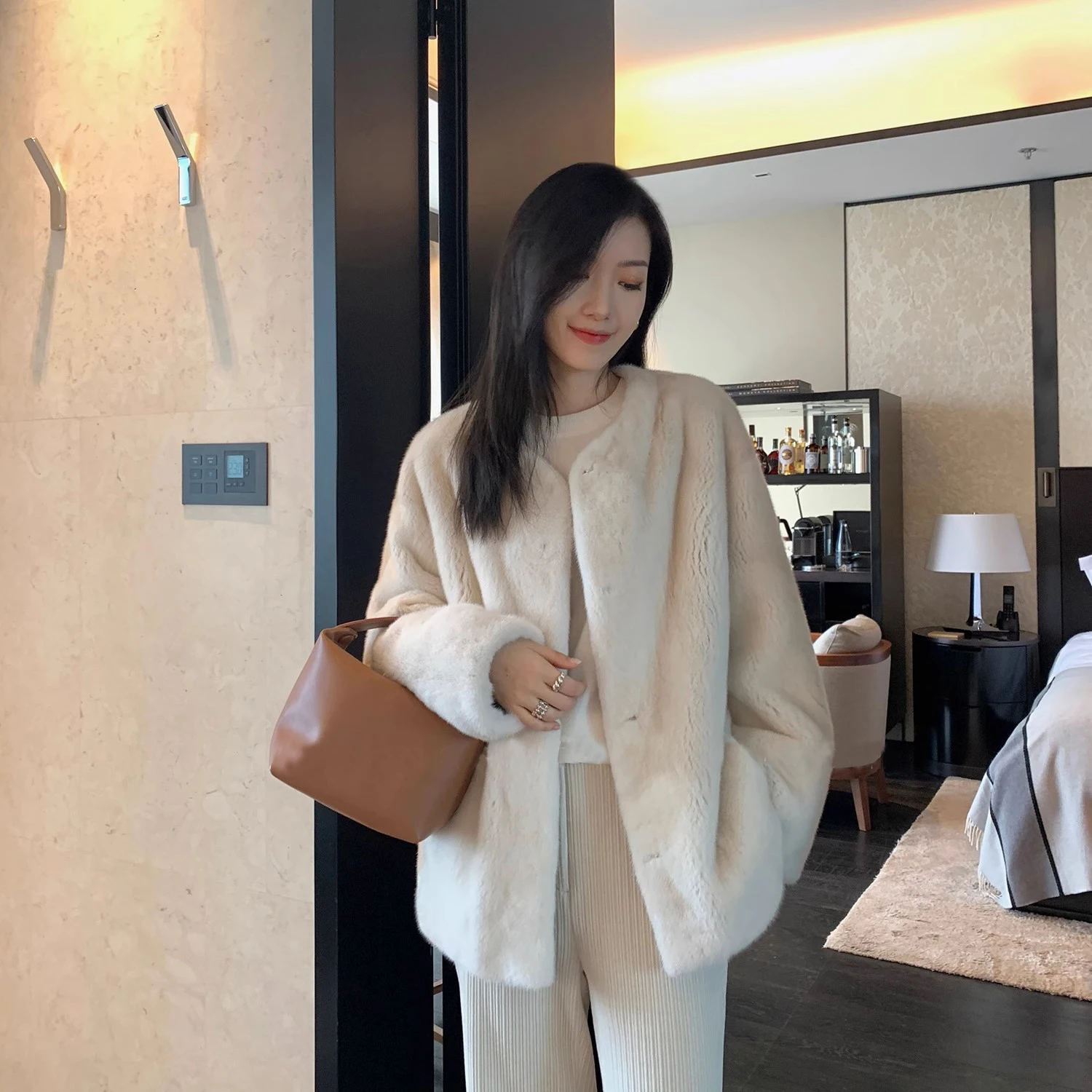 معطف نسائي من الفرو المتقدم والصديق للبيئة، منتج شتوي جديد، سترة سميكة وفضفاضة من فرو المنك الصناعي من قطعة واحدة