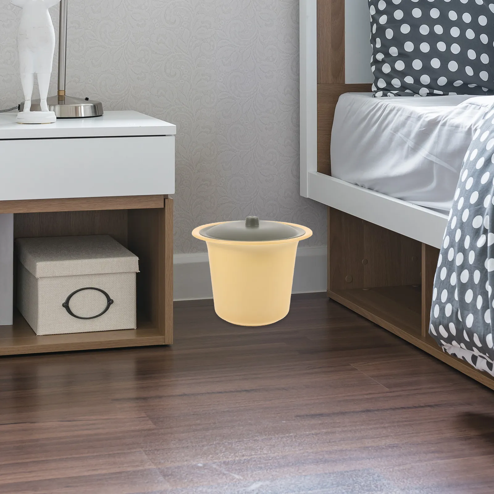 

Lidded Spittoon Chamber Pot Portable Toilet for Adults Plastic Reusable Urine Pot Elderly Pregnant Women Bedpan Easy Clean Odor