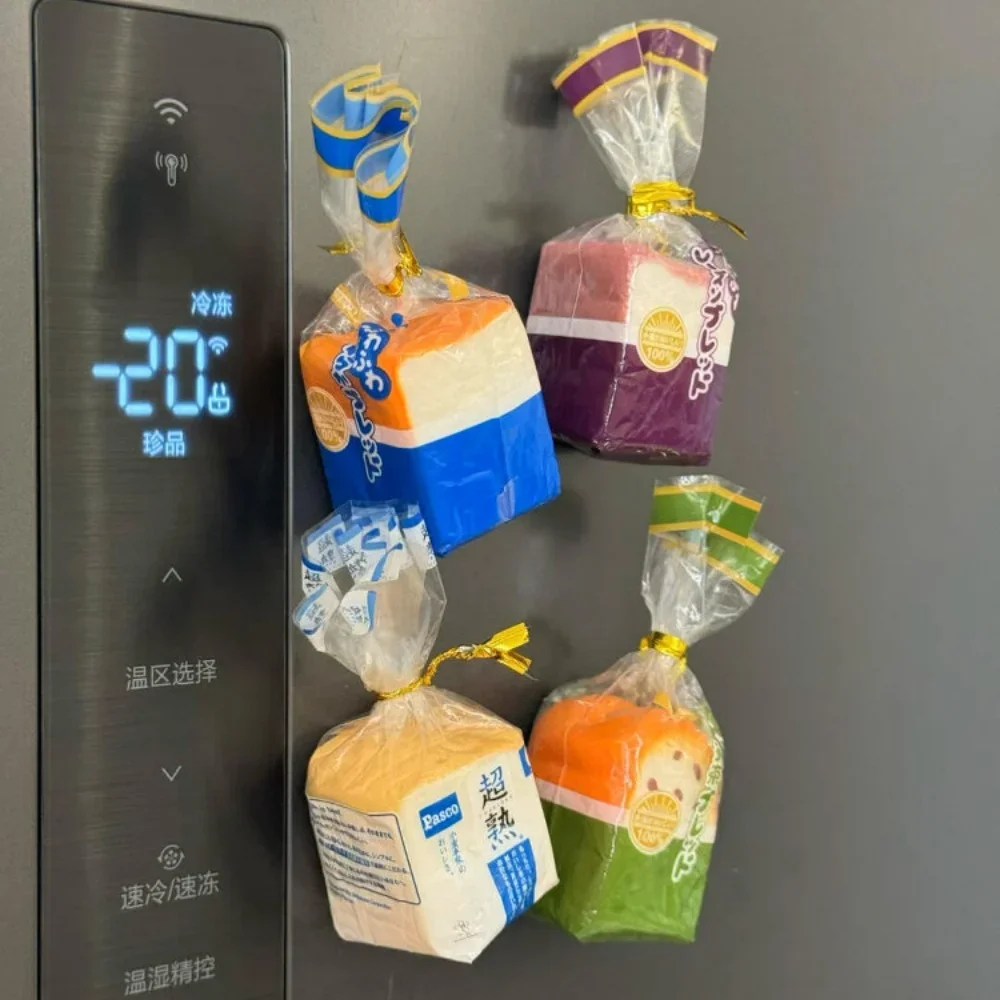 Super Miękka Naklejka na Lodówkę w Kształcie Mini Tostu, Magnetyczna, Odbijająca się, Kreatywna, 3D, PU, Antykolizyjna Ozdoba w Kształcie Jedzenia